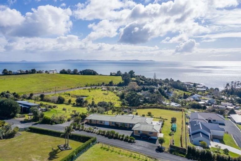 Photo of property in 2 Ocean View Road, Cable Bay, 0420