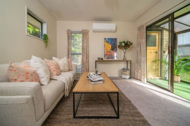 Photo of property in 15 Cunliffe Road, Redwood, Christchurch, 8051