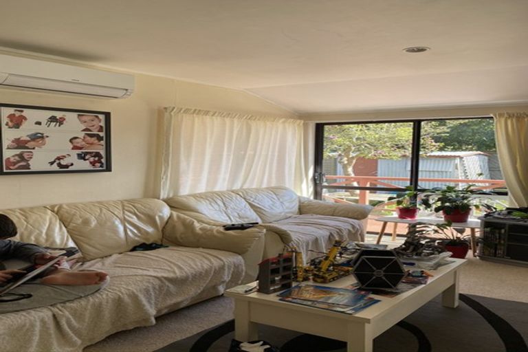 Photo of property in 1/11 Ocean View Road, Hillcrest, Auckland, 0627