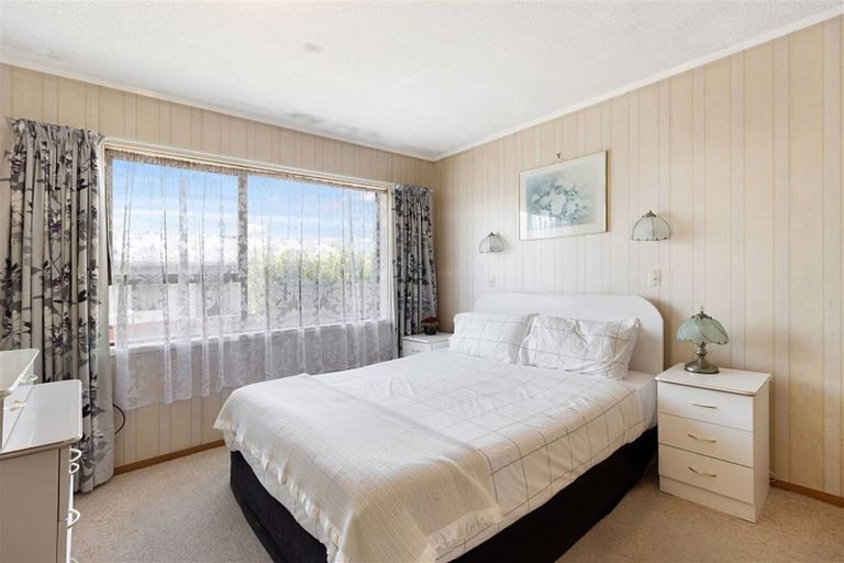 Photo of property in 86 Roberts Road, Te Atatu South, Auckland, 0610