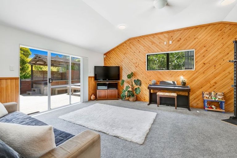 Photo of property in 28 Gilshennan Valley, Red Beach, 0932