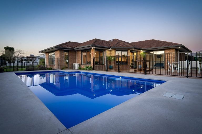 Photo of property in 28 Madison Street, Cambridge, 3434