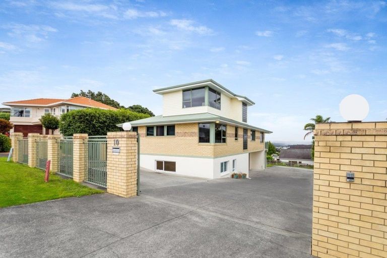 Photo of property in 10 Sunset Road, Unsworth Heights, Auckland, 0632