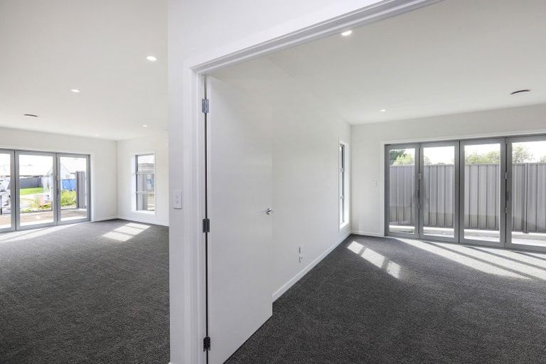 Photo of property in 6 George Yee Place, Taradale, 4112