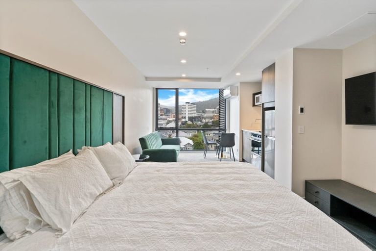 Photo of property in Proximity Apartment Hotel, 801/172 Thorndon Quay, Pipitea, Wellington, 6011