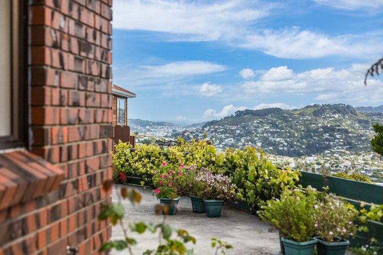 Photo of property in 33 Satara Crescent, Khandallah, Wellington, 6035