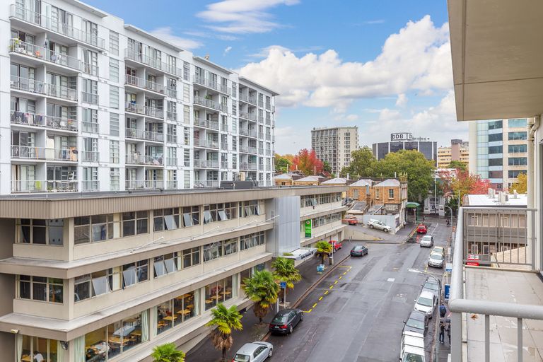 Photo of property in 2 White Road, Manurewa, Auckland, 2102