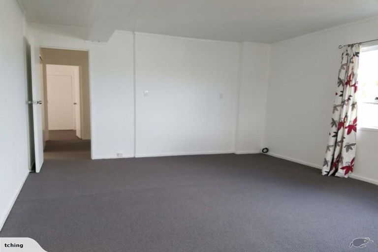 Photo of property in 2/527 Beach Road, Murrays Bay, Auckland, 0630
