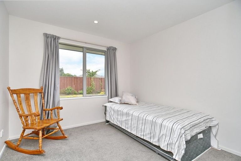 Photo of property in 10 Old Farm Place, Rangiora, 7400