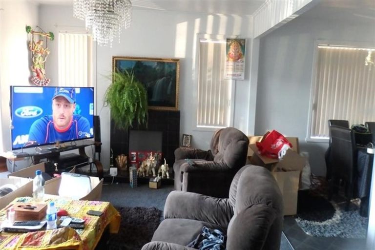 Photo of property in 61 Plumley Crescent, Mangere, Auckland, 2022