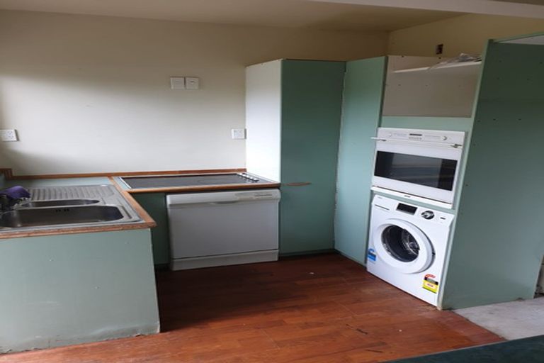 Photo of property in 16 De Val Drive, Titirangi, Auckland, 0604