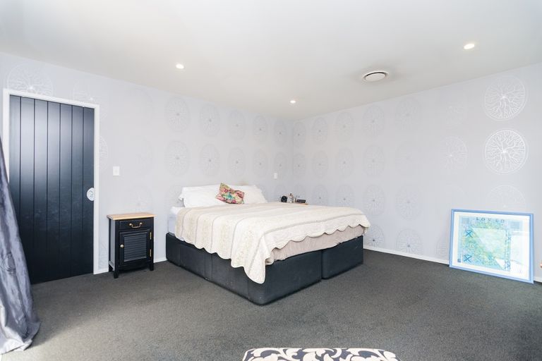 Photo of property in 2 The Glade, Carterton, 5713