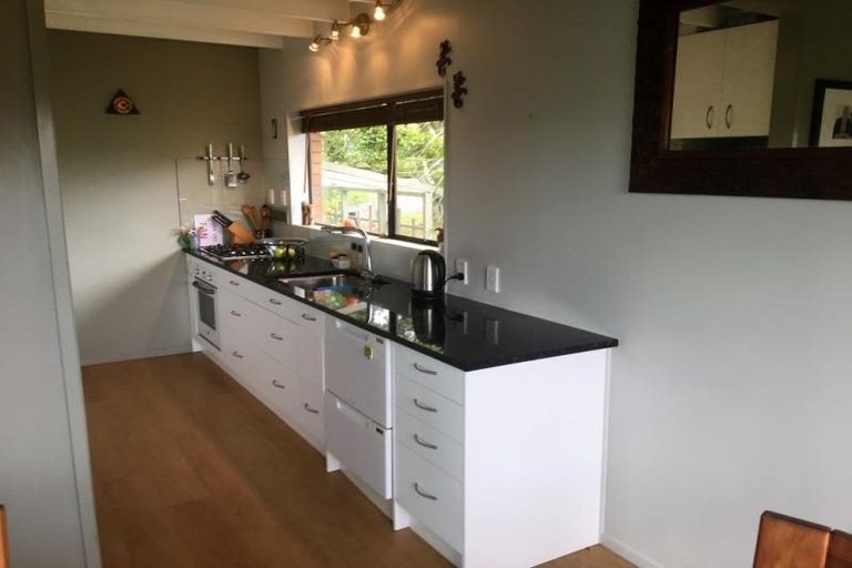 Photo of property in 1/42 Pokapu Street, Titirangi, Auckland, 0600