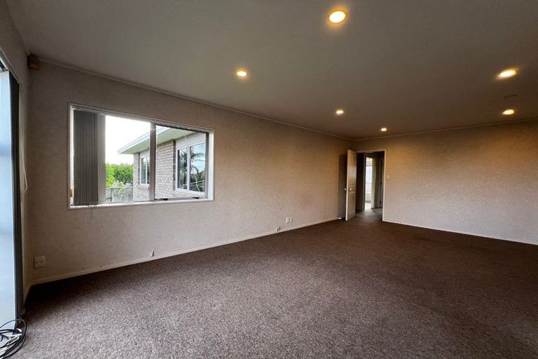 Photo of property in 6 Sandpiper Grove, Unsworth Heights, Auckland, 0632