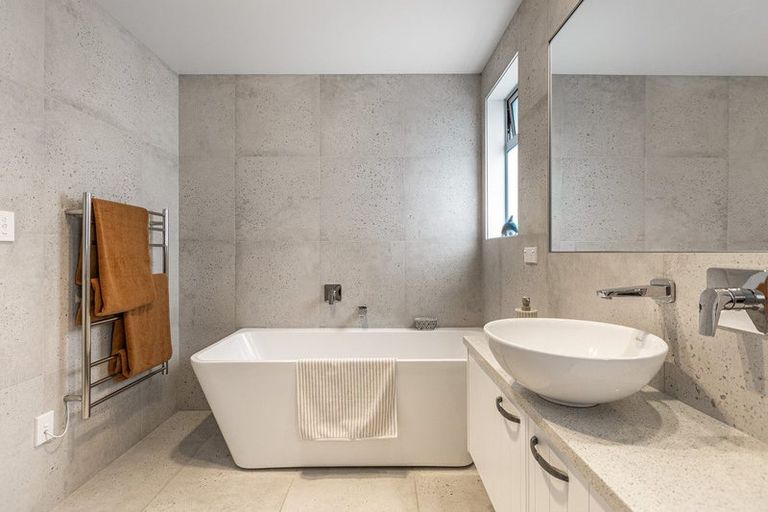 Photo of property in 6a Moera Place, Stanmore Bay, Whangaparaoa, 0932