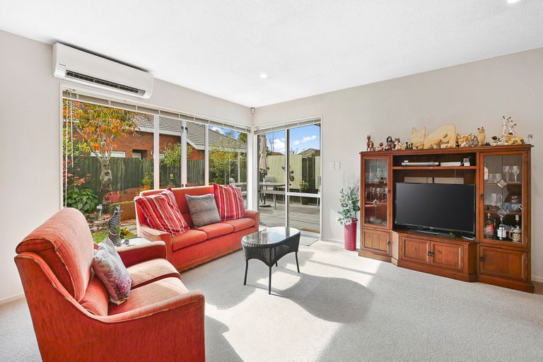 Photo of property in 356 Yaldhurst Road, Russley, Christchurch, 8042