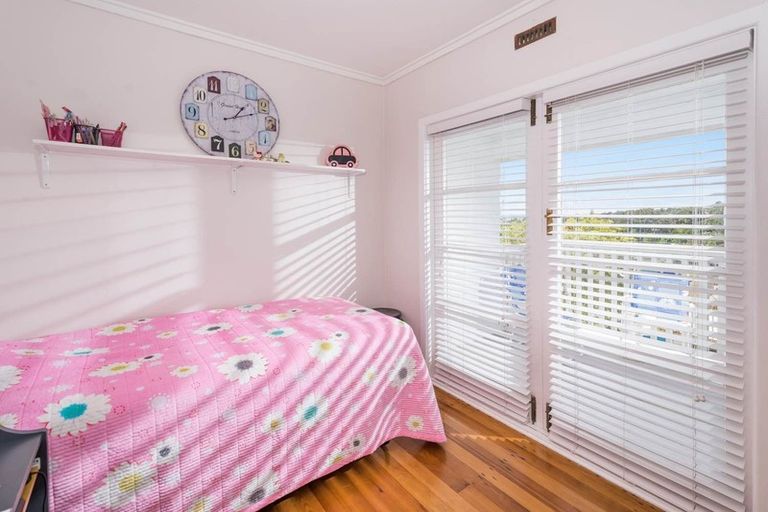 Photo of property in 121 Stredwick Drive, Torbay, Auckland, 0630