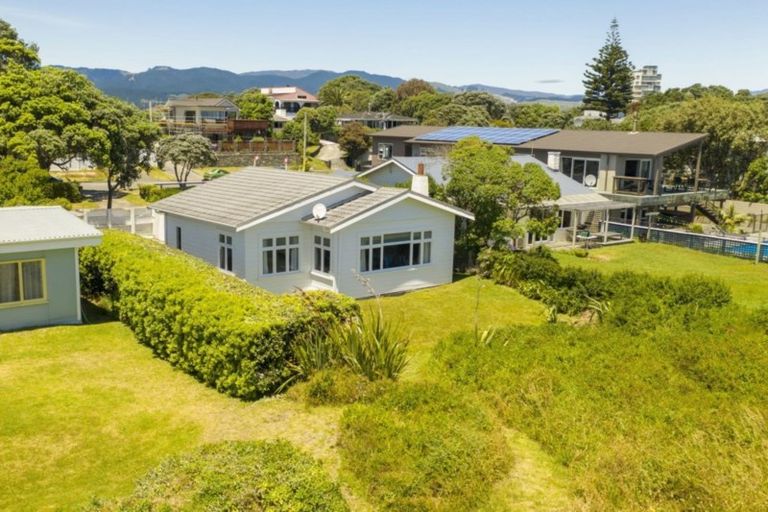 Photo of property in 37 Manly Street, Paraparaumu Beach, Paraparaumu, 5032
