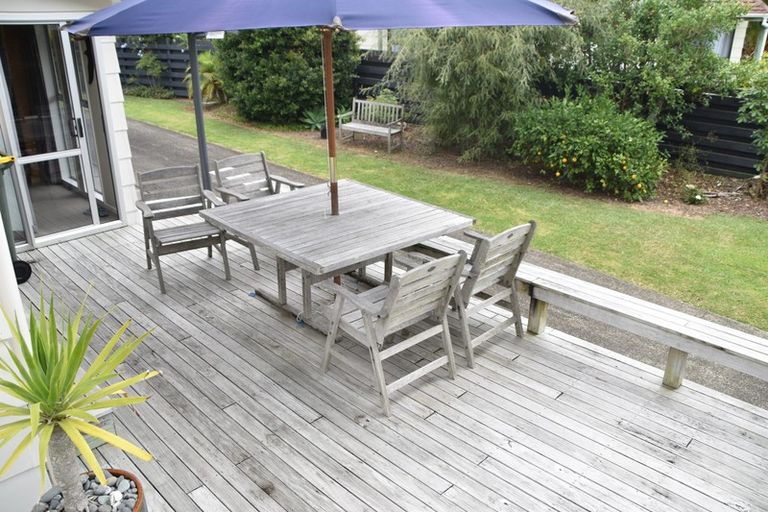 Photo of property in 15 Nukumea Common, Orewa, 0931