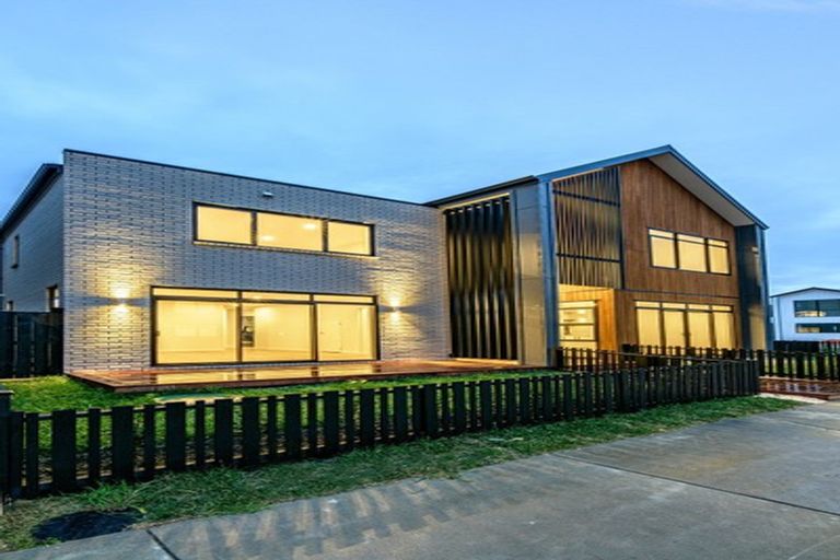 Photo of property in 2 Skua Road, Hobsonville, Auckland, 0616