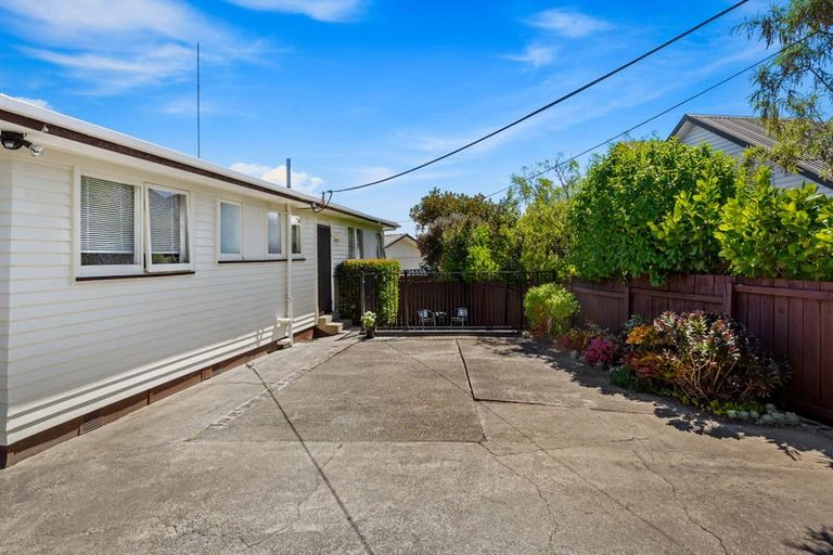 Photo of property in 114a Mcleod Road, Te Atatu South, Auckland, 0610