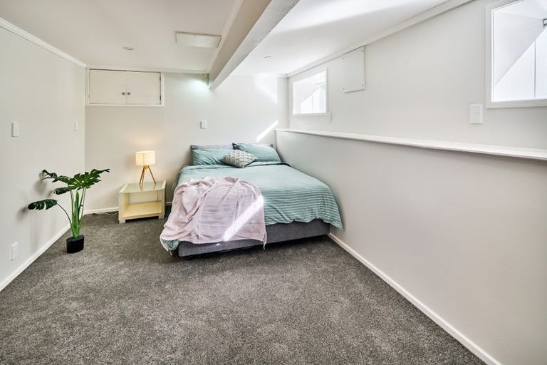 Photo of property in 18 Eastview Grove, Normandale, Lower Hutt, 5010