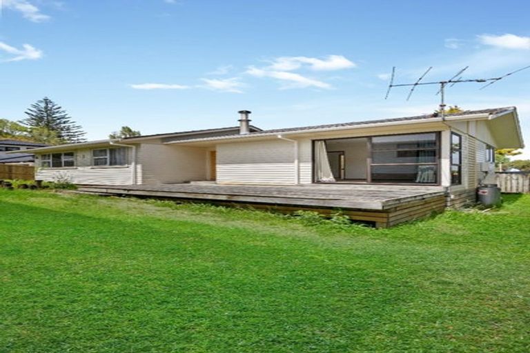 Photo of property in 7 Nielsen Place, Massey, Auckland, 0614