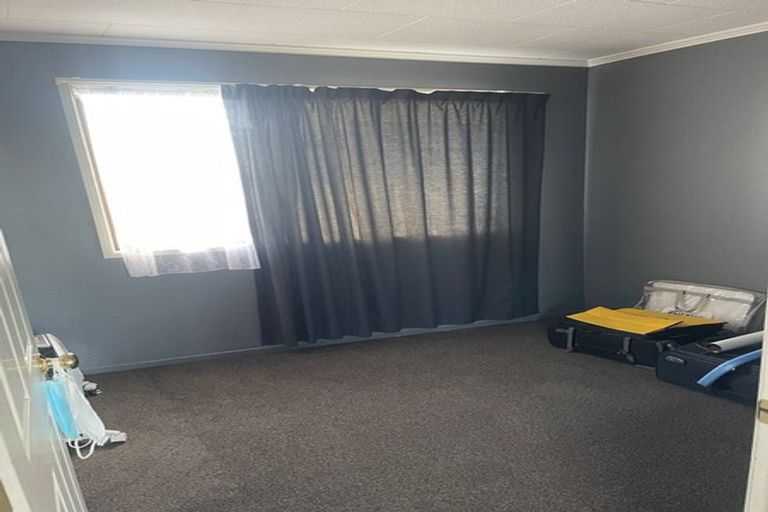 Photo of property in 136 Luckens Road, West Harbour, Auckland, 0618