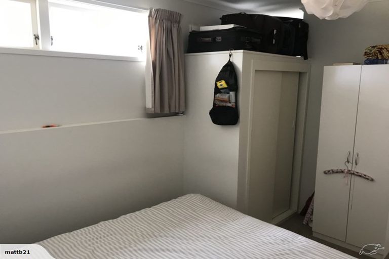 Photo of property in 11 Taipari Road, Te Atatu Peninsula, Auckland, 0610