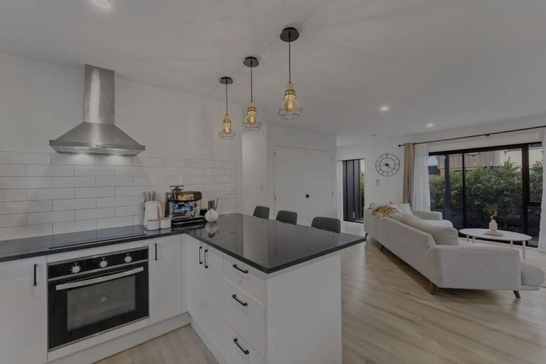 Photo of property in 63 Black Beech Crescent, Takanini, 2110