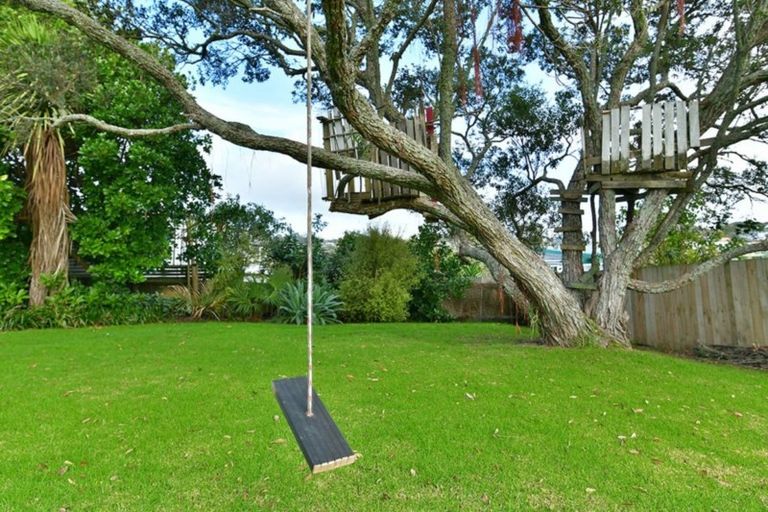 Photo of property in 9 Joydon Place, Stanmore Bay, Whangaparaoa, 0932