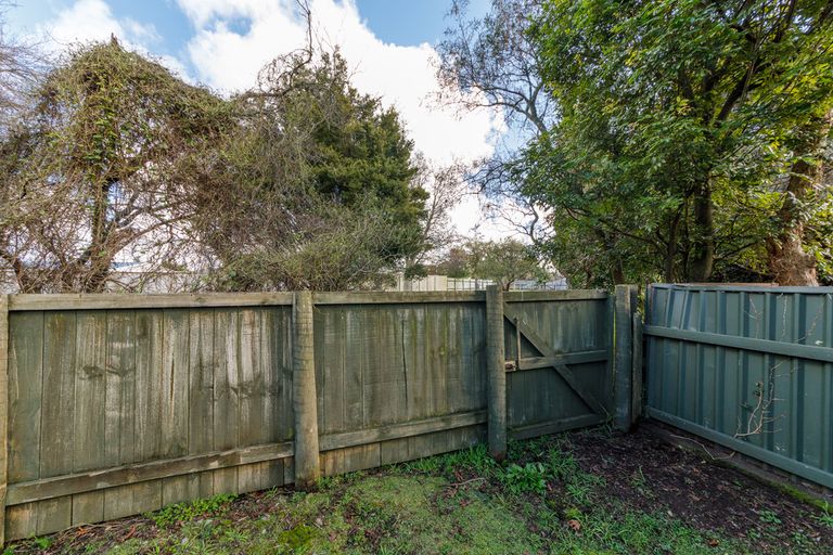 Photo of property in 14 Peter Hall Drive, Kelvin Grove, Palmerston North, 4414