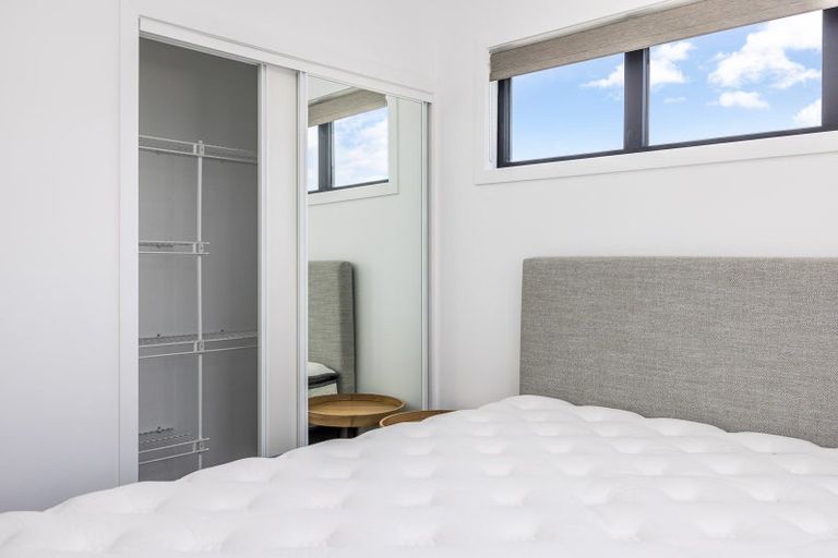 Photo of property in 1 Te Puketoka Lane, Mangere, 2022