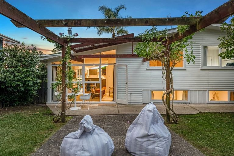 Photo of property in 7 Madison Place, Forrest Hill, Auckland, 0620