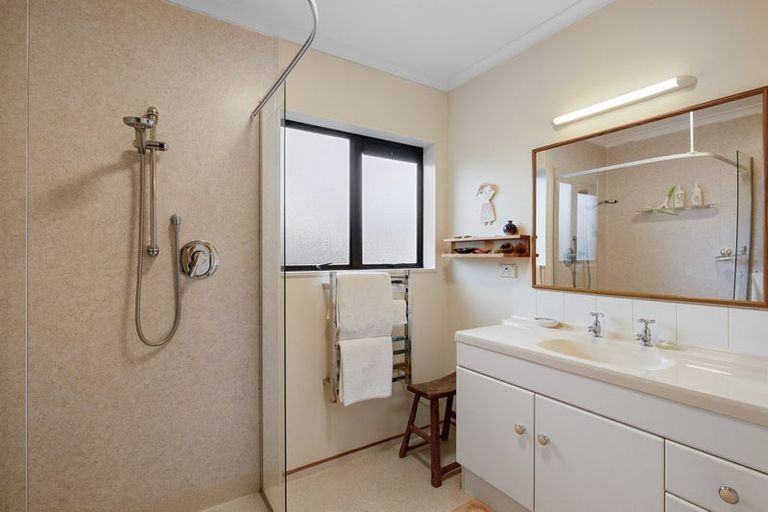 Photo of property in 3 Kura Street, Brooklands, New Plymouth, 4310