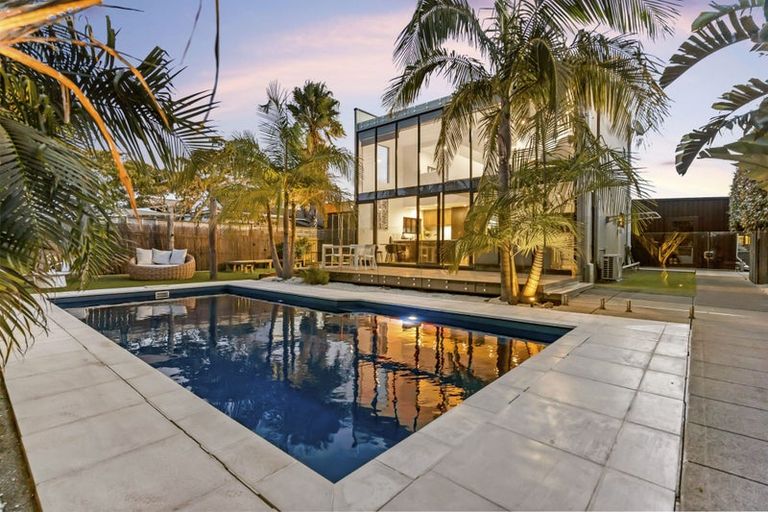 Photo of property in 4 Halyard Place, Te Atatu Peninsula, Auckland, 0610