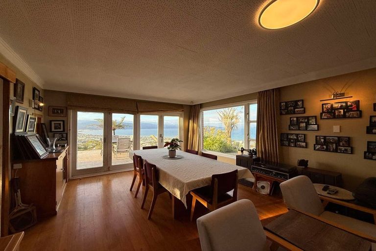 Photo of property in 17 Rakeiora Grove, Korokoro, Lower Hutt, 5012