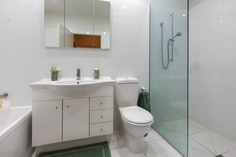 Photo of property in 101-u2 Mana Esplanade, Paremata, Porirua, 5026