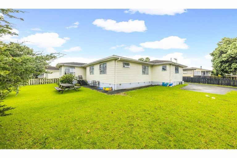 Photo of property in 2 Hobman Place, Manurewa, Auckland, 2102