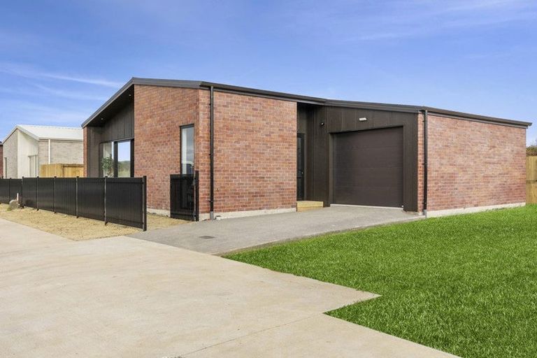 Photo of property in 14 One Haruru Street, Cambridge, 3493