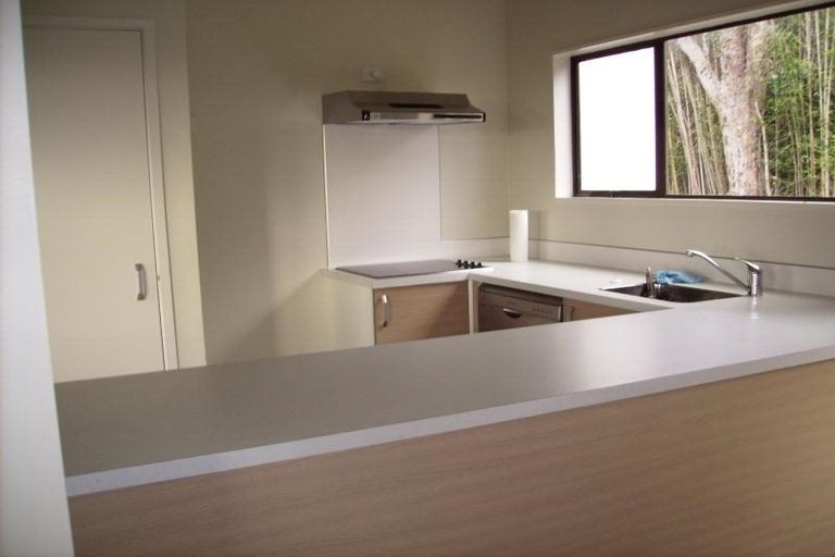 Photo of property in 2/4 Catrina Avenue, Birkenhead, Auckland, 0626