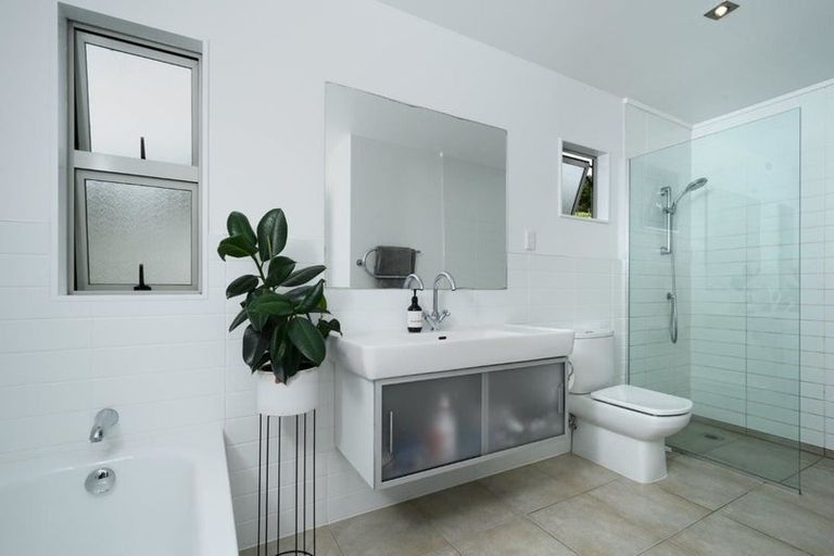 Photo of property in 8 Pineview Lane, Helensville, 0875