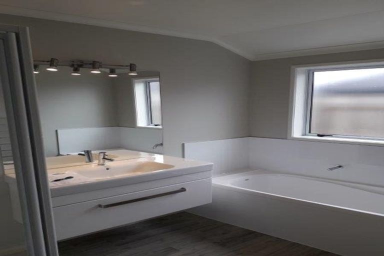 Photo of property in 330 Grenada Street, Papamoa Beach, Papamoa, 3118