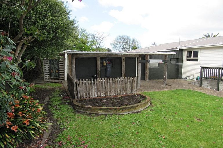 Photo of property in 74 Reid Avenue, Hawera, 4610