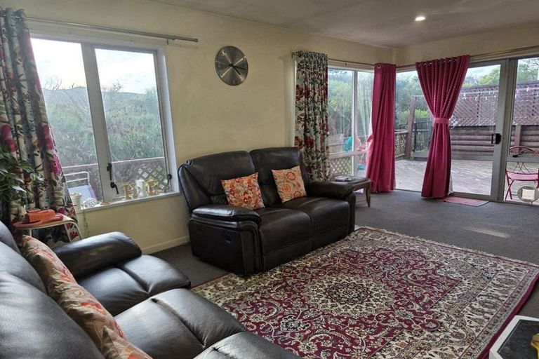 Photo of property in 6 Ronald Woolf Place, Churton Park, Wellington, 6037