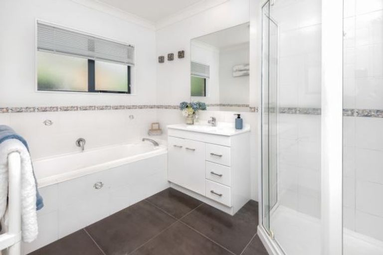 Photo of property in 201 Kilkenny Drive, East Tamaki Heights, Auckland, 2016