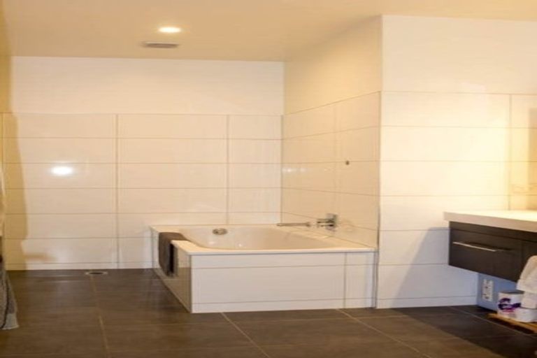 Photo of property in 25u4 Home Street, Mount Victoria, Wellington, 6011