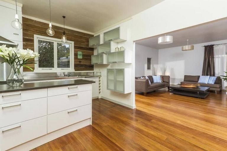 Photo of property in 34 Sandown Road, Rothesay Bay, Auckland, 0630