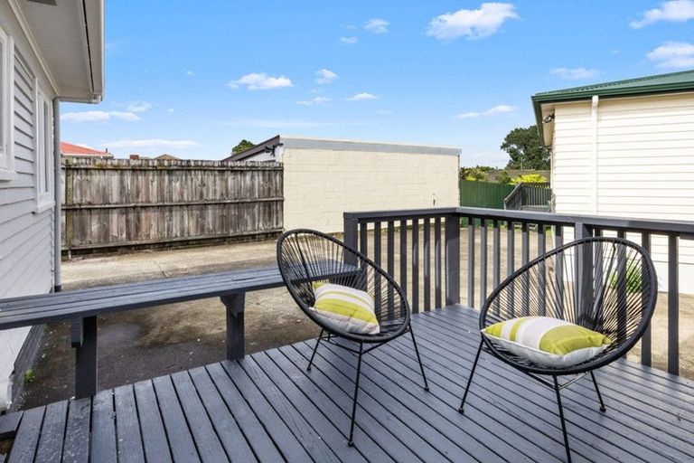 Photo of property in 40 Reid Road, New Lynn, Auckland, 0600