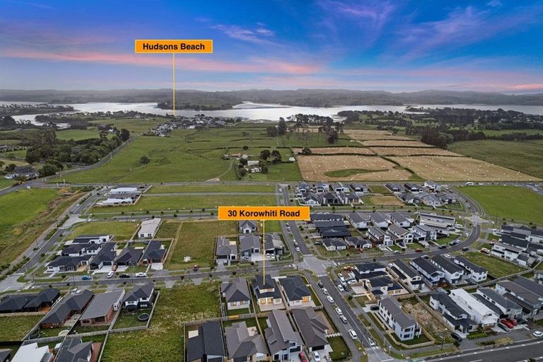 Photo of property in 30 Korowhiti Road, Clarks Beach, 2122